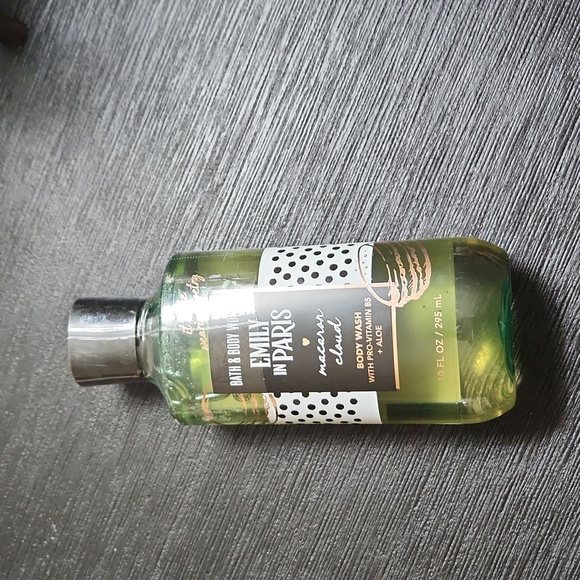Bath & Body Works Emily in Paris Collection Macaron Cloud Body Wash - Picture 3 of 5